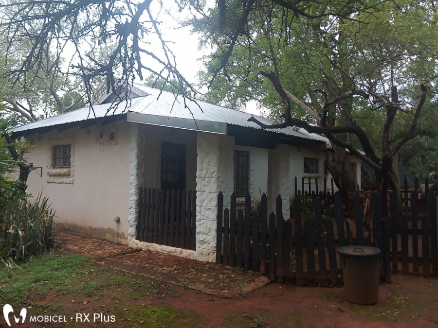 6 Bedroom Property for Sale in Hartbeespoort Rural North West
